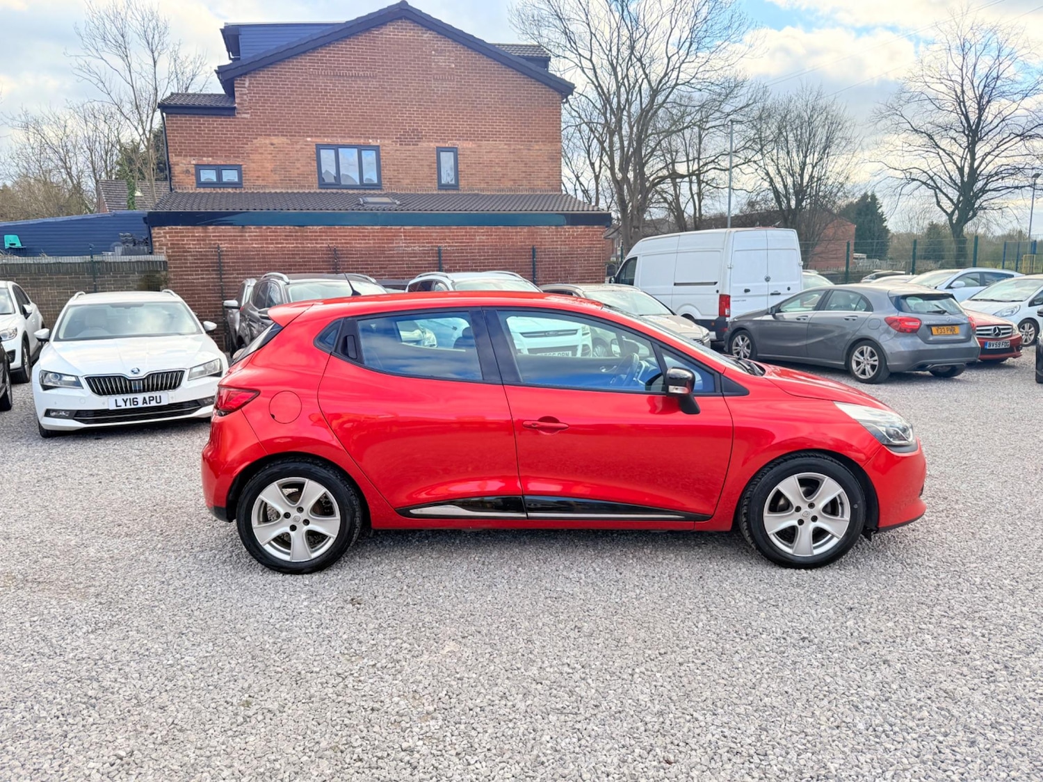 Used Renault Clio for sale - 76728846: Photo 11