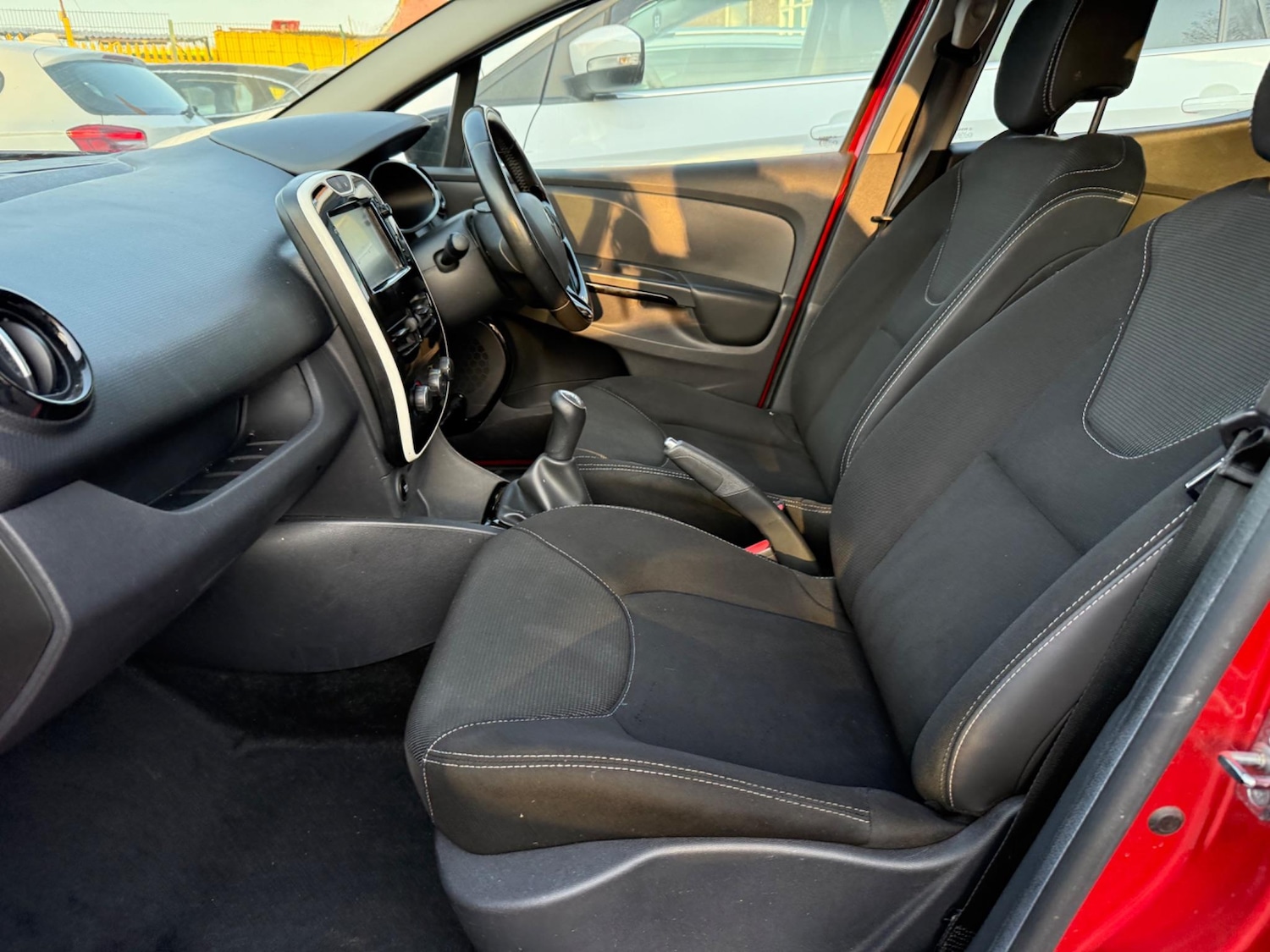 Used Renault Clio for sale - 76728846: Photo 31