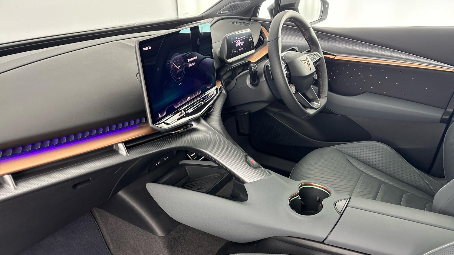 Used Cupra Tavascan 2025 for sale - 77602758: Photo 2