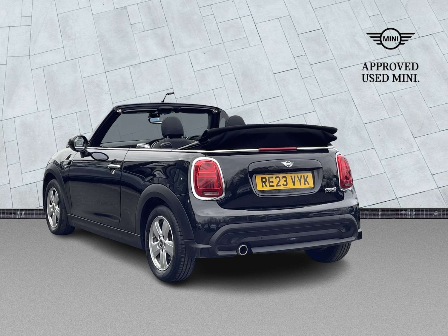 Used MINI Convertible 2023 for sale - 78026104: Photo 2