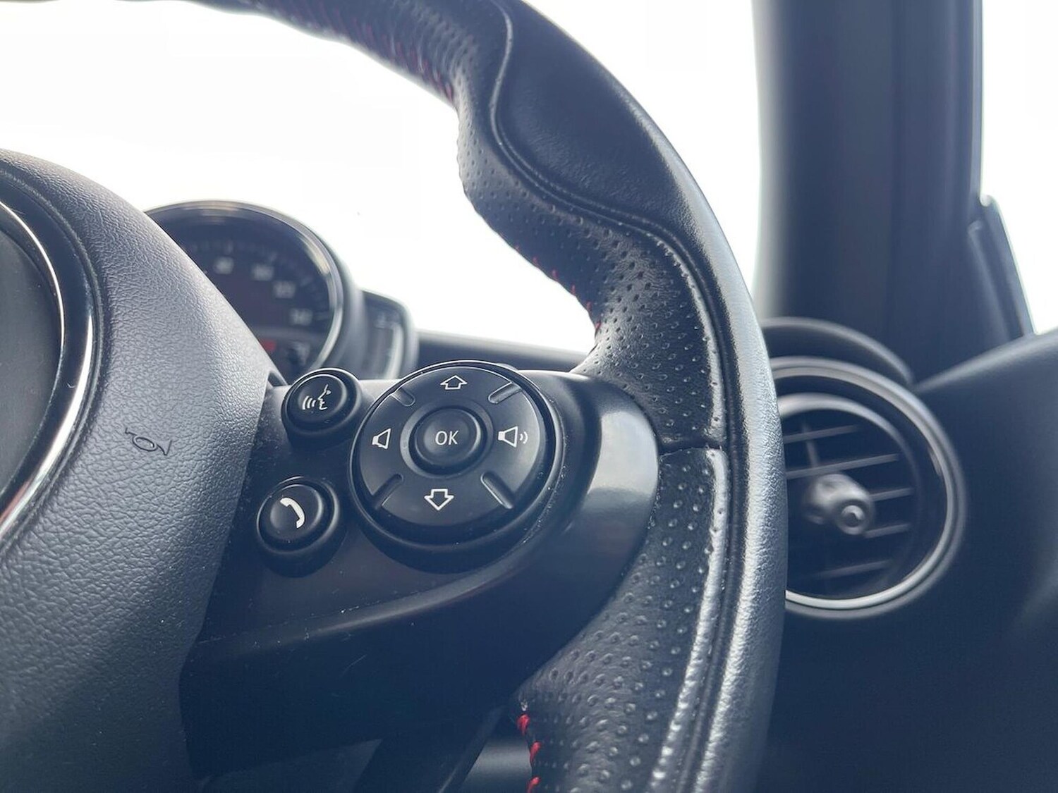 Used MINI Hatch 2019 for sale - 76342979: Photo 26