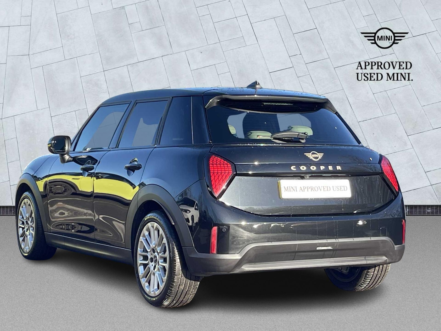 Used MINI Cooper 2024 for sale - 77508643: Photo 2