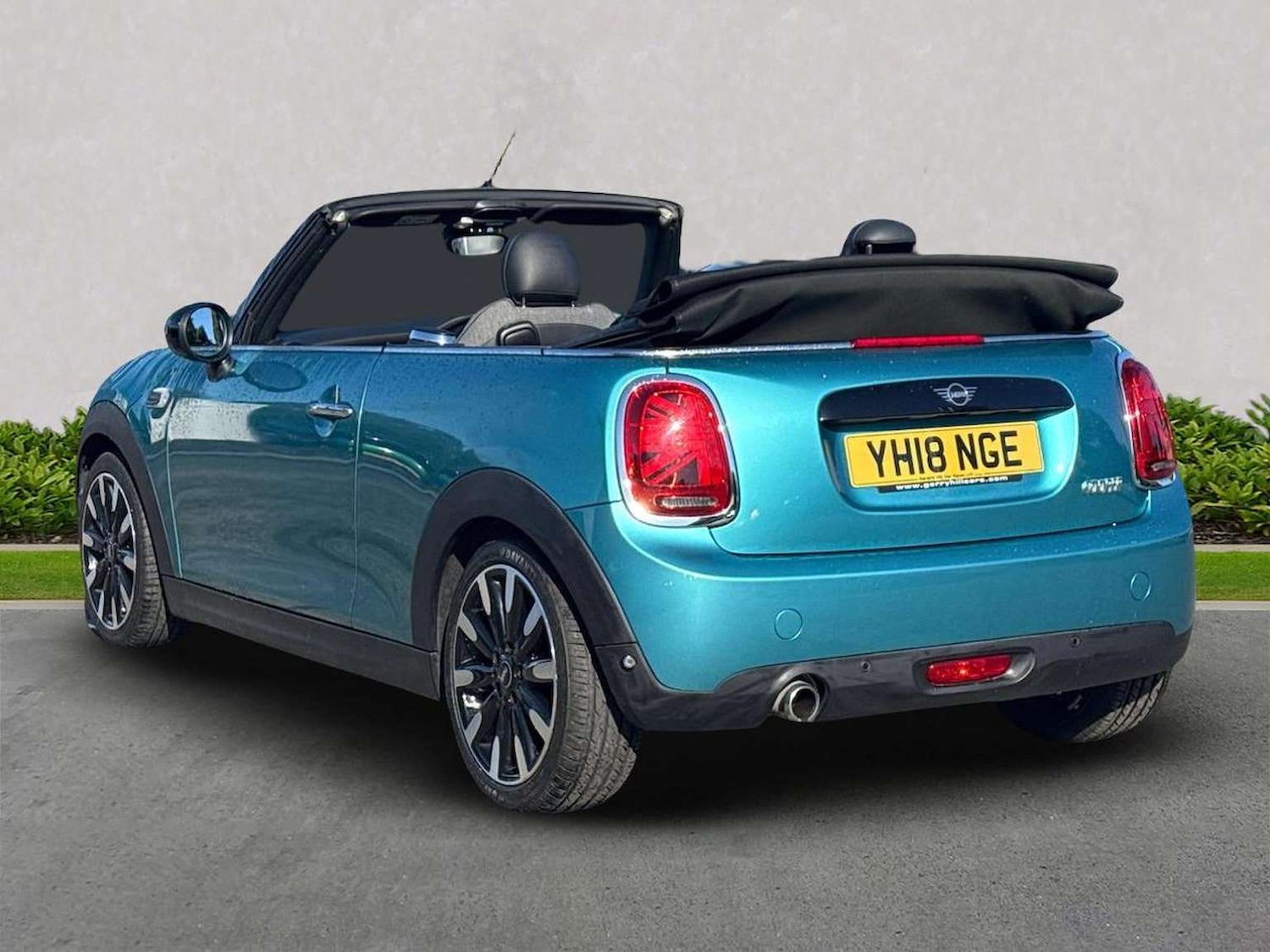 Used MINI Convertible 2018 for sale - 76596497: Photo 2
