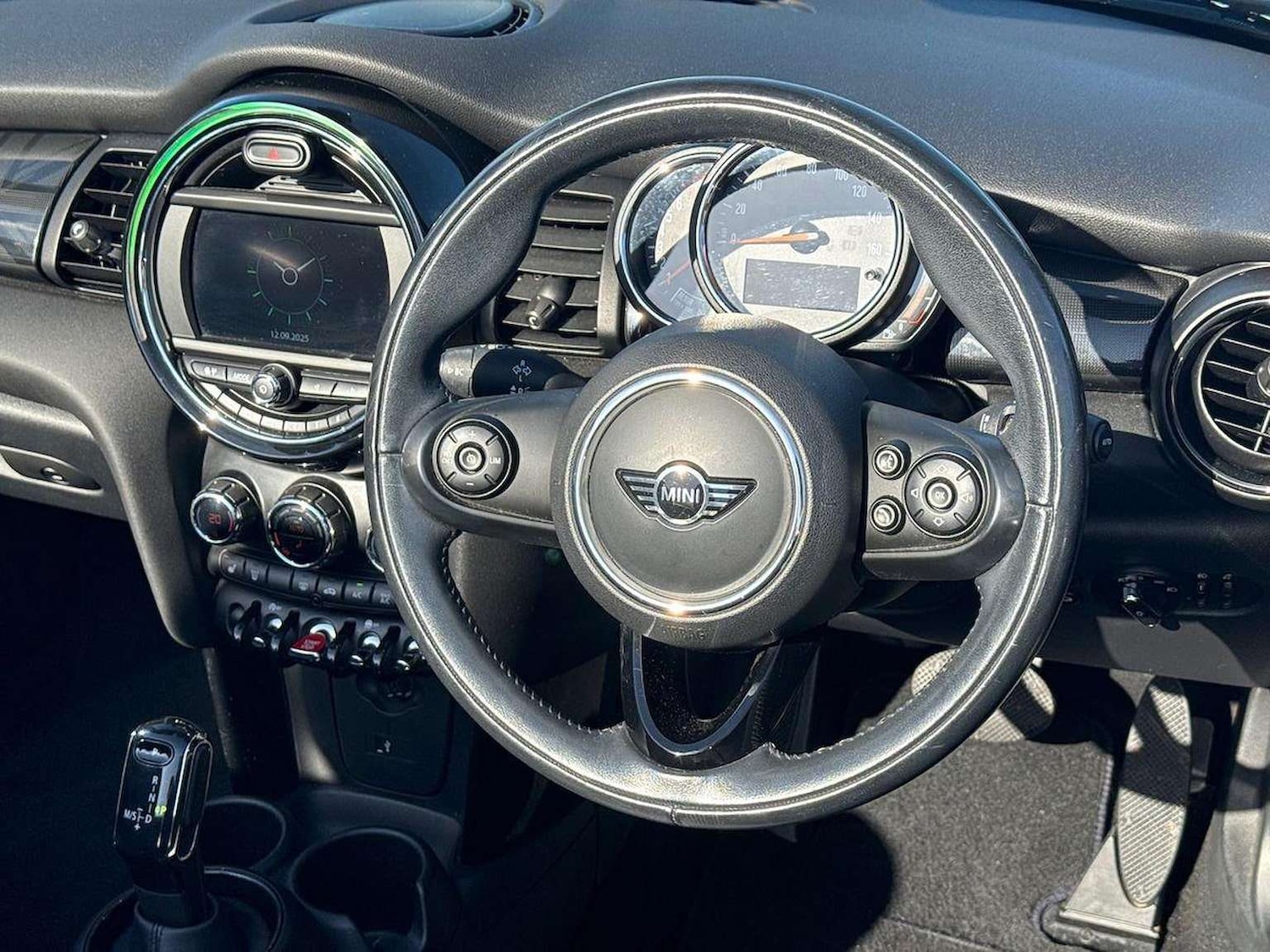 Used MINI Convertible 2018 for sale - 76596497: Photo 9