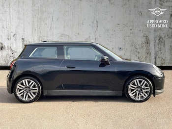 Used MINI Cooper 2025 for sale - 76011102: Photo