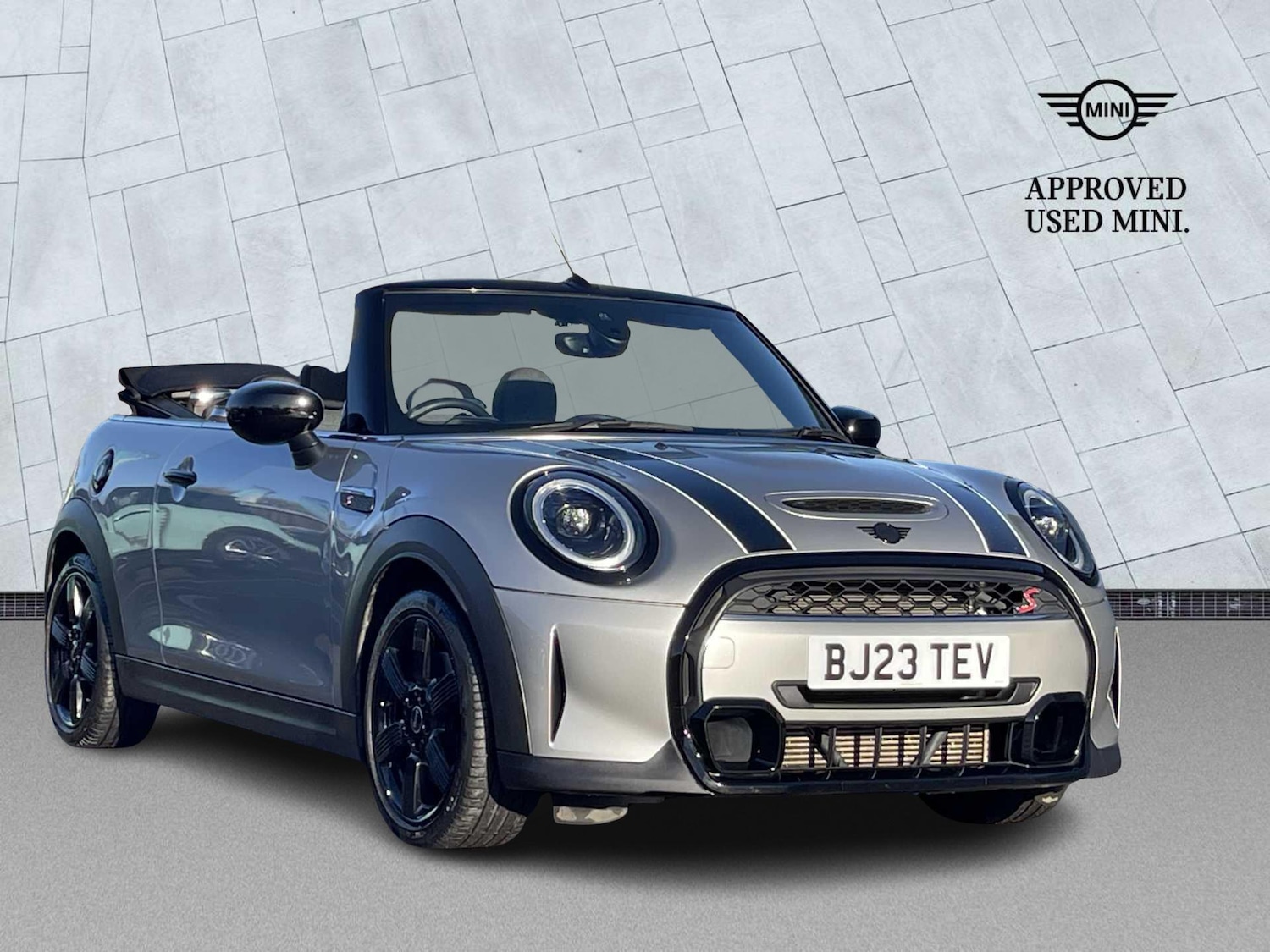 Used MINI Convertible 2023 for sale - 76777324: Photo 1