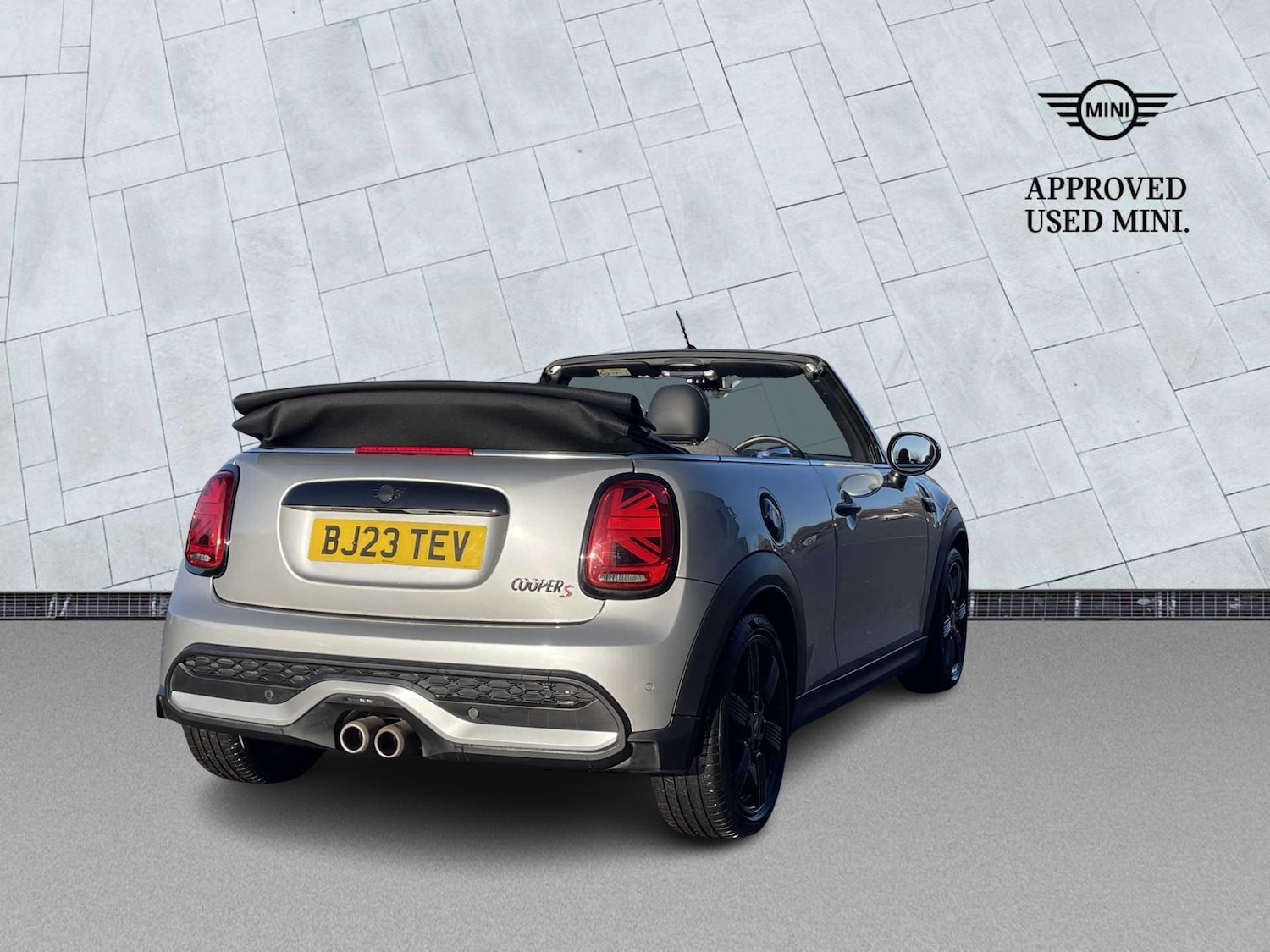 Used MINI Convertible 2023 for sale - 76777324: Photo 18
