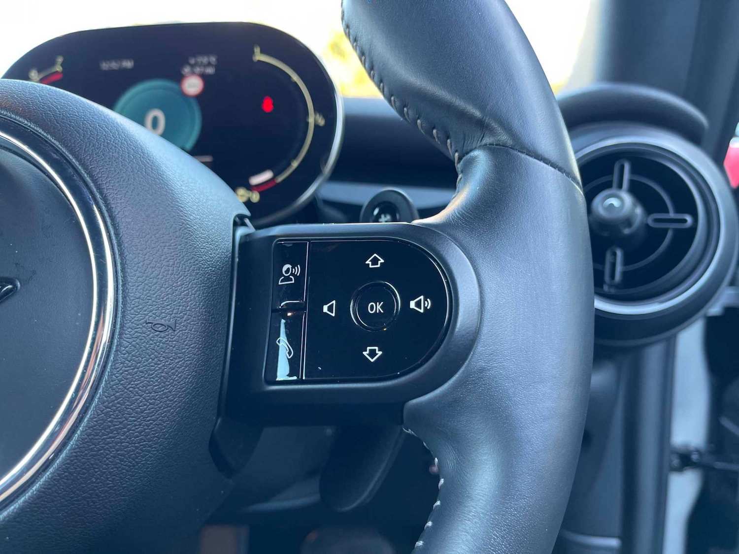 Used MINI Convertible 2023 for sale - 76777324: Photo 26