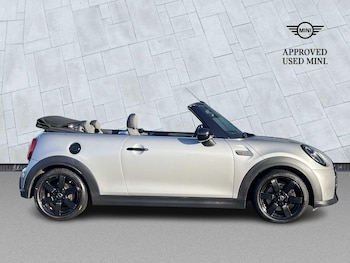 Used MINI Convertible 2023 for sale - 76777324: Photo