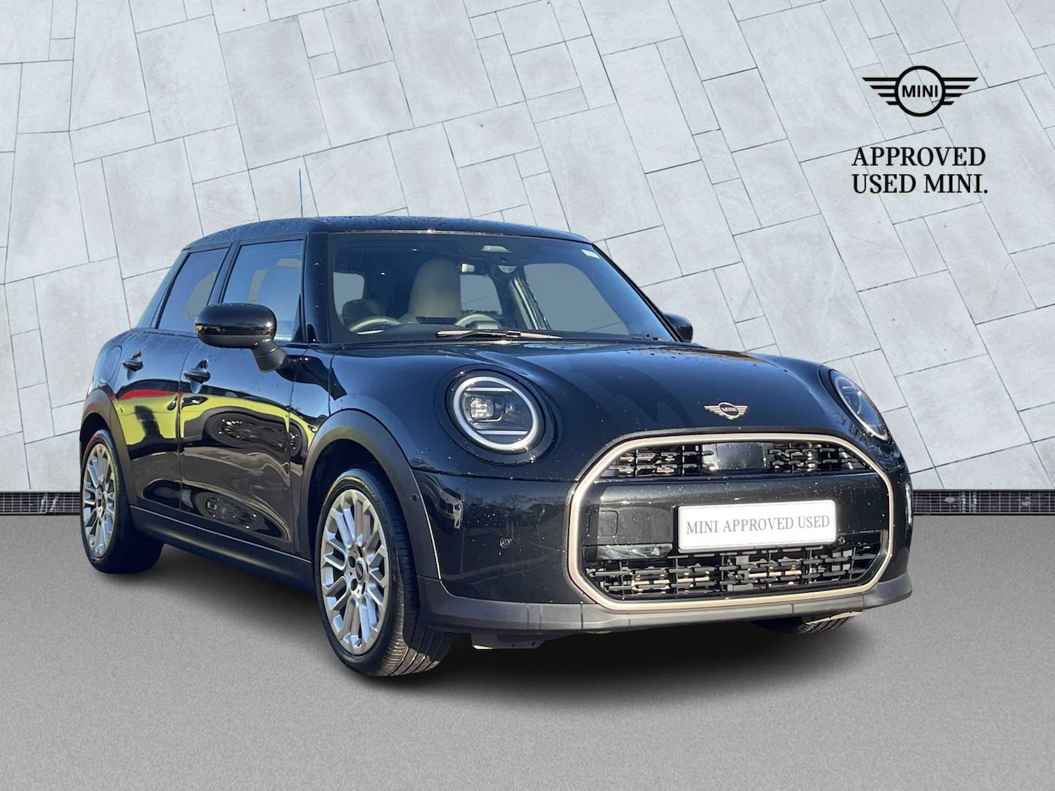 Used MINI Cooper 2024 for sale - 76735607: Photo 1