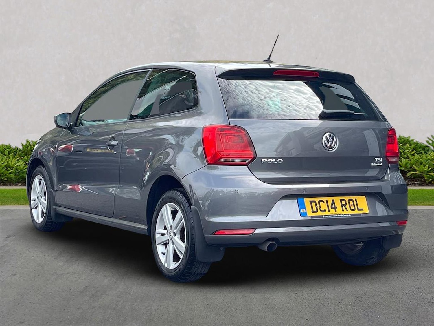 Used Volkswagen Polo 2017 for sale - 76340602: Photo 2