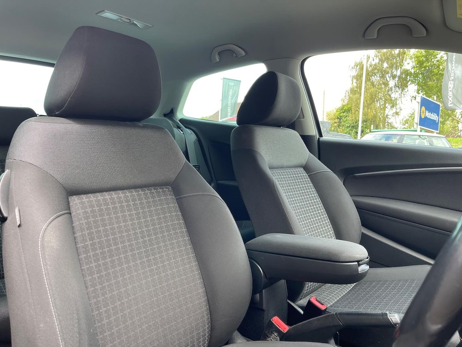 Used Volkswagen Polo 2017 for sale - 76340602: Photo 21