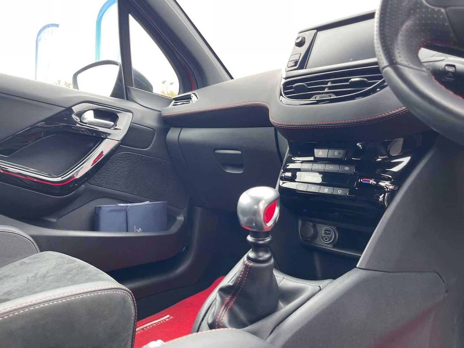 Used Peugeot 208 2017 for sale - 76559763: Photo 13