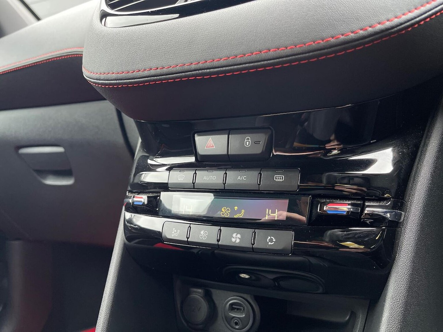 Used Peugeot 208 2017 for sale - 76559763: Photo 23