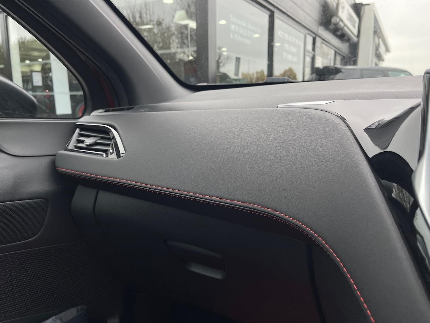 Used Peugeot 208 2017 for sale - 76559763: Photo 24