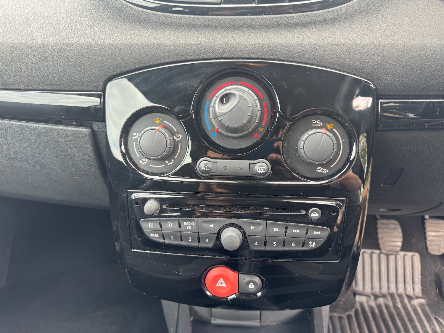 Used Renault Clio 2012 for sale - 77103709: Photo 13