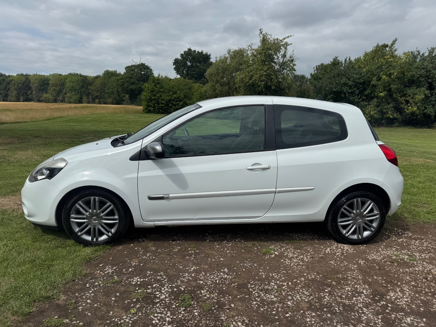 Used Renault Clio 2012 for sale - 77103709: Photo 2