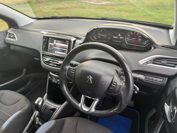Used Peugeot 208 2012 for sale - 75341855: Photo 9