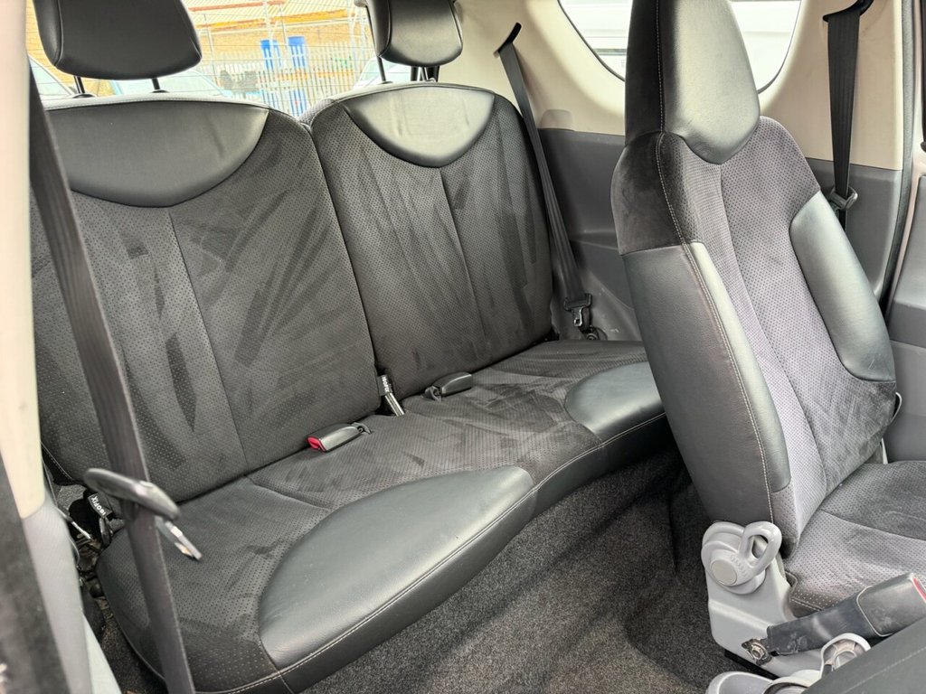 Used Toyota AYGO 2011 for sale - 77689112: Photo 12