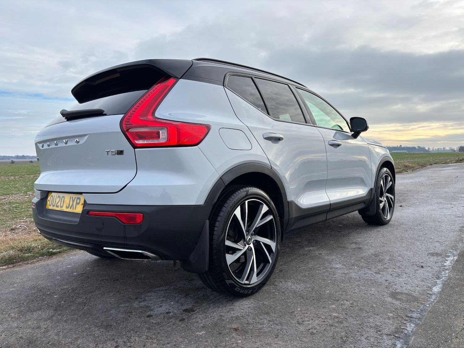 Used Volvo XC40 2020 for sale - 77120428: Photo 2