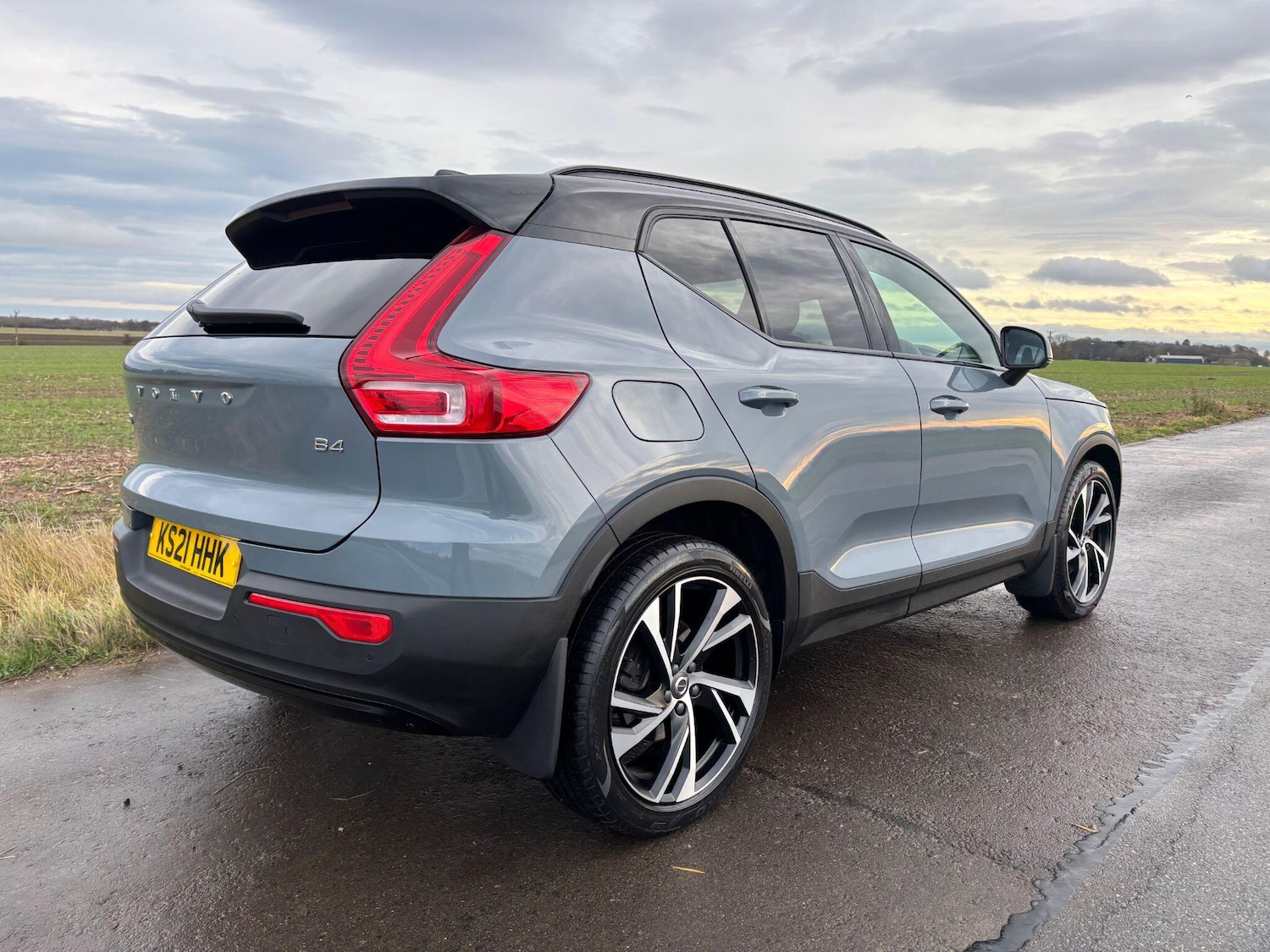 Used Volvo XC40 2021 for sale - 76771755: Photo 2