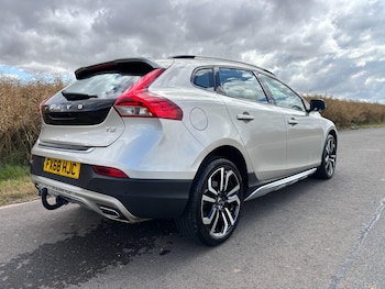 Used Volvo V40 Cross Country 2018 for sale - 75279812: Photo