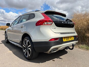 Used Volvo V40 Cross Country 2018 for sale - 75279812: Photo