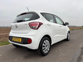Used Hyundai i10 2019 for sale - 76283593: Photo 2