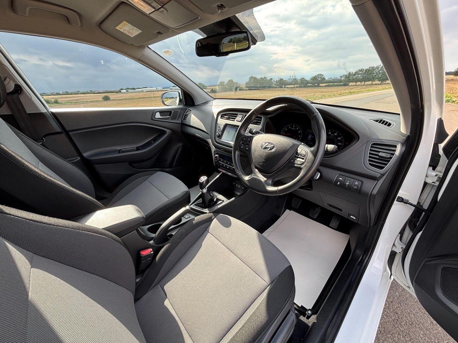 Used Hyundai i20 2018 for sale - 76988845: Photo 6