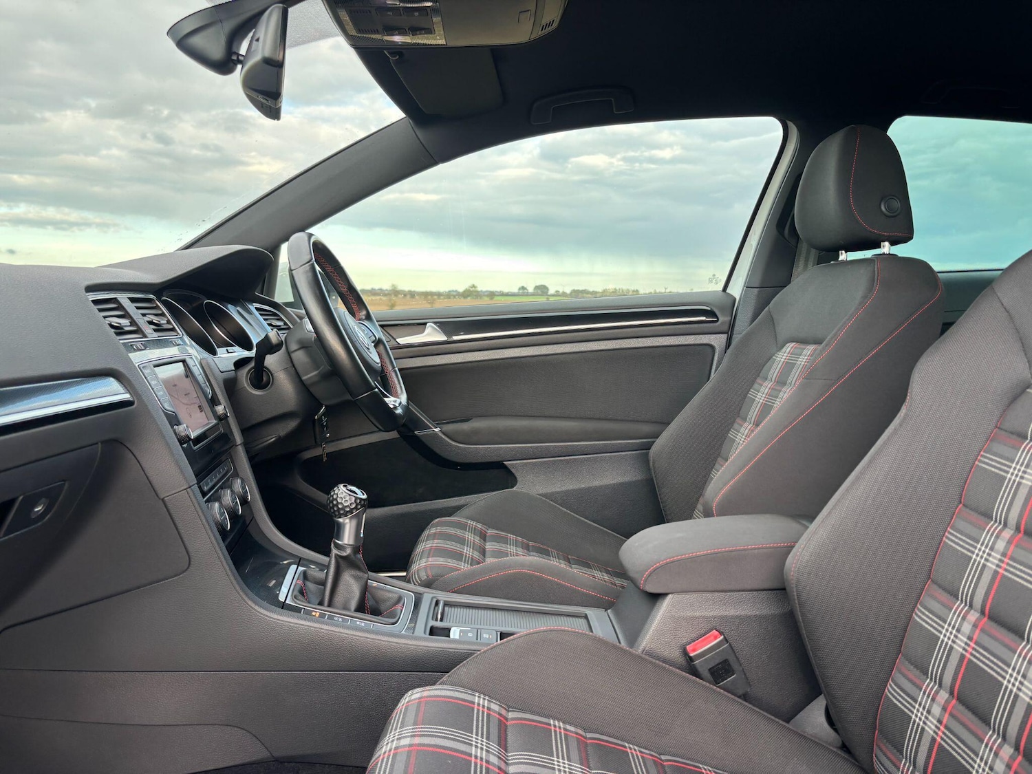 Used Volkswagen Golf 2016 for sale - 76398000: Photo 13