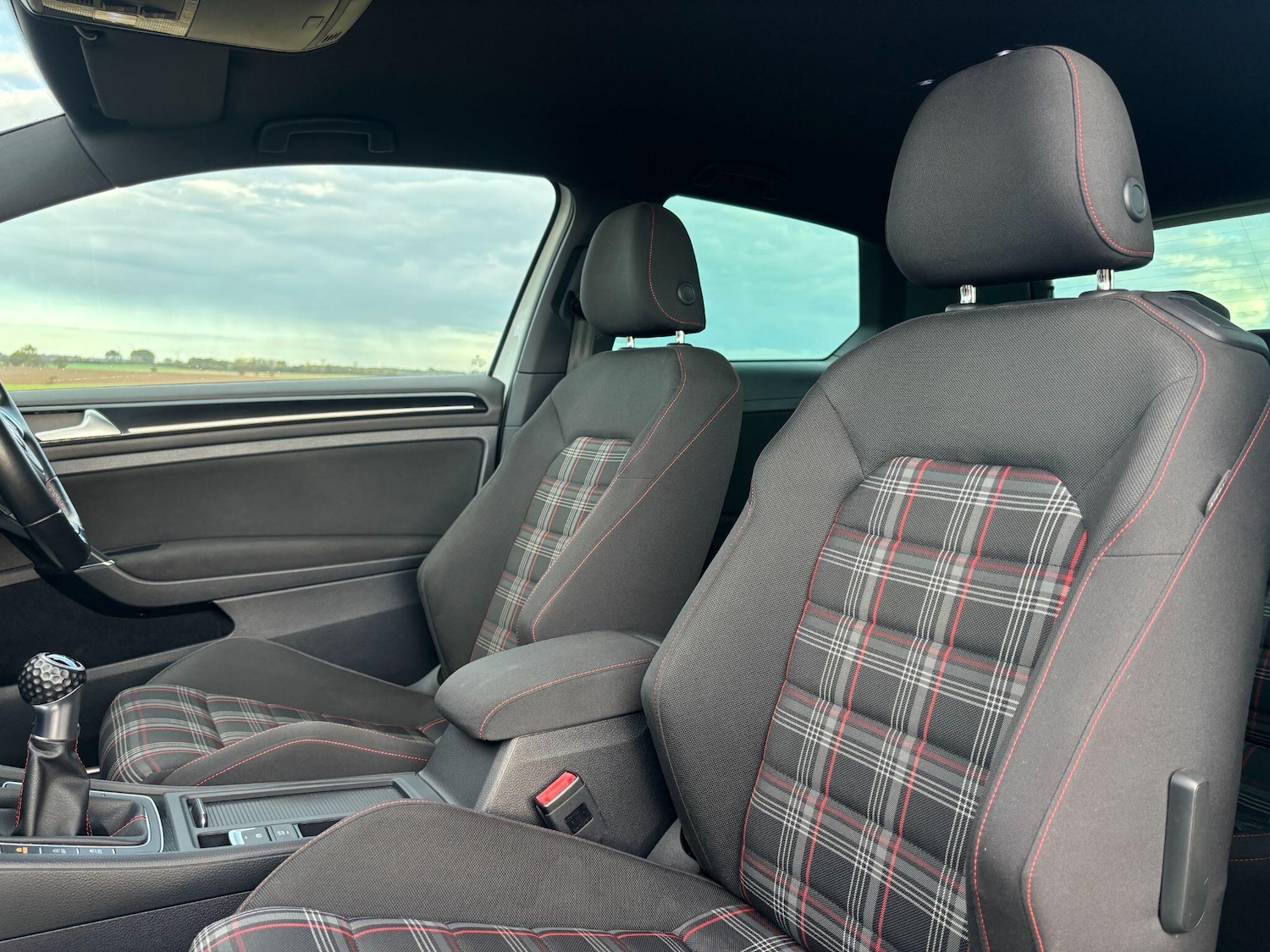 Used Volkswagen Golf 2016 for sale - 76398000: Photo 14