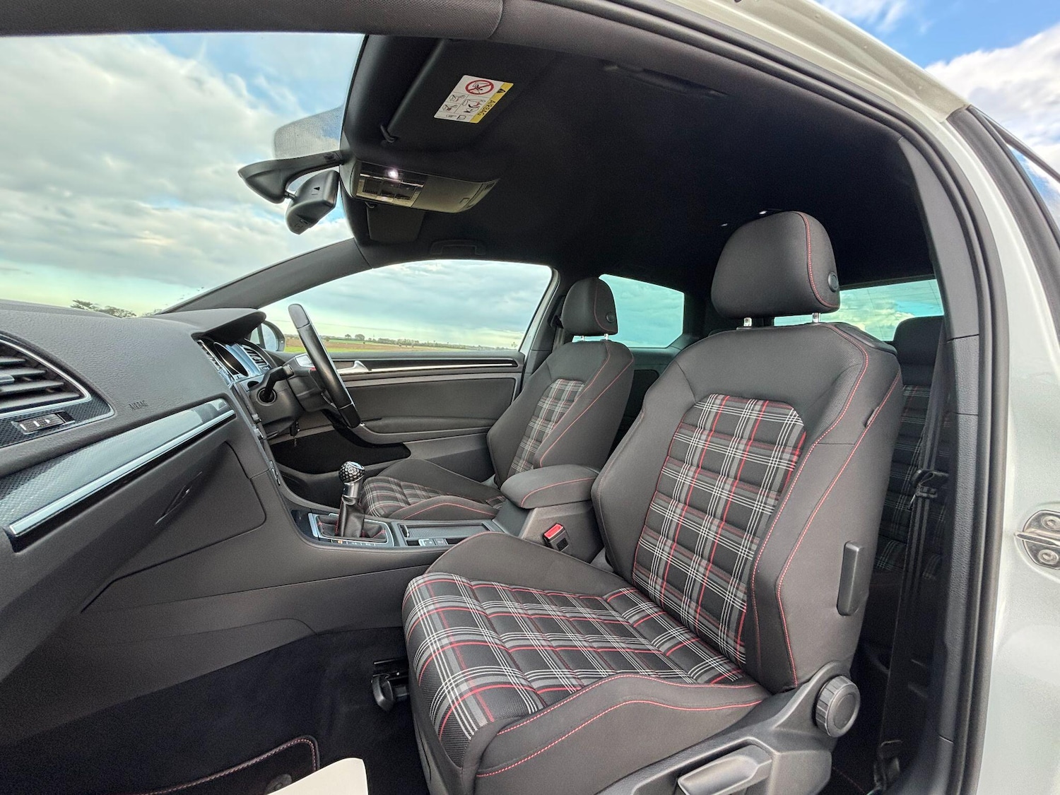 Used Volkswagen Golf 2016 for sale - 76398000: Photo 15