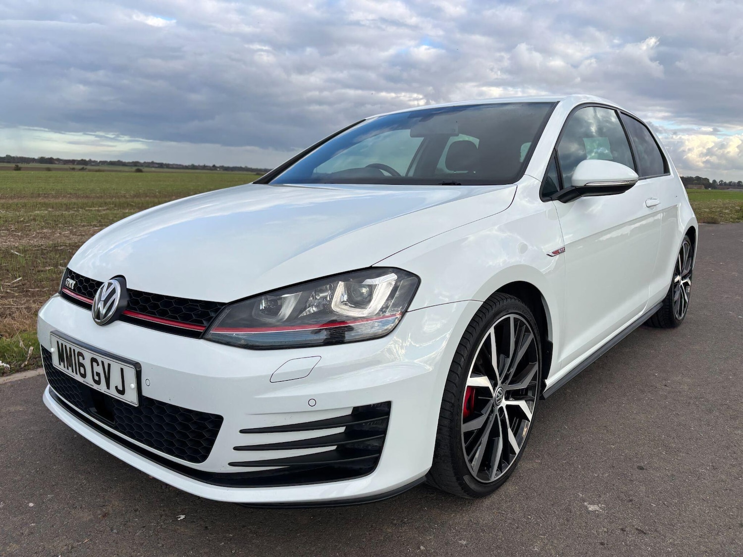 Used Volkswagen Golf 2016 for sale - 76398000: Photo 3