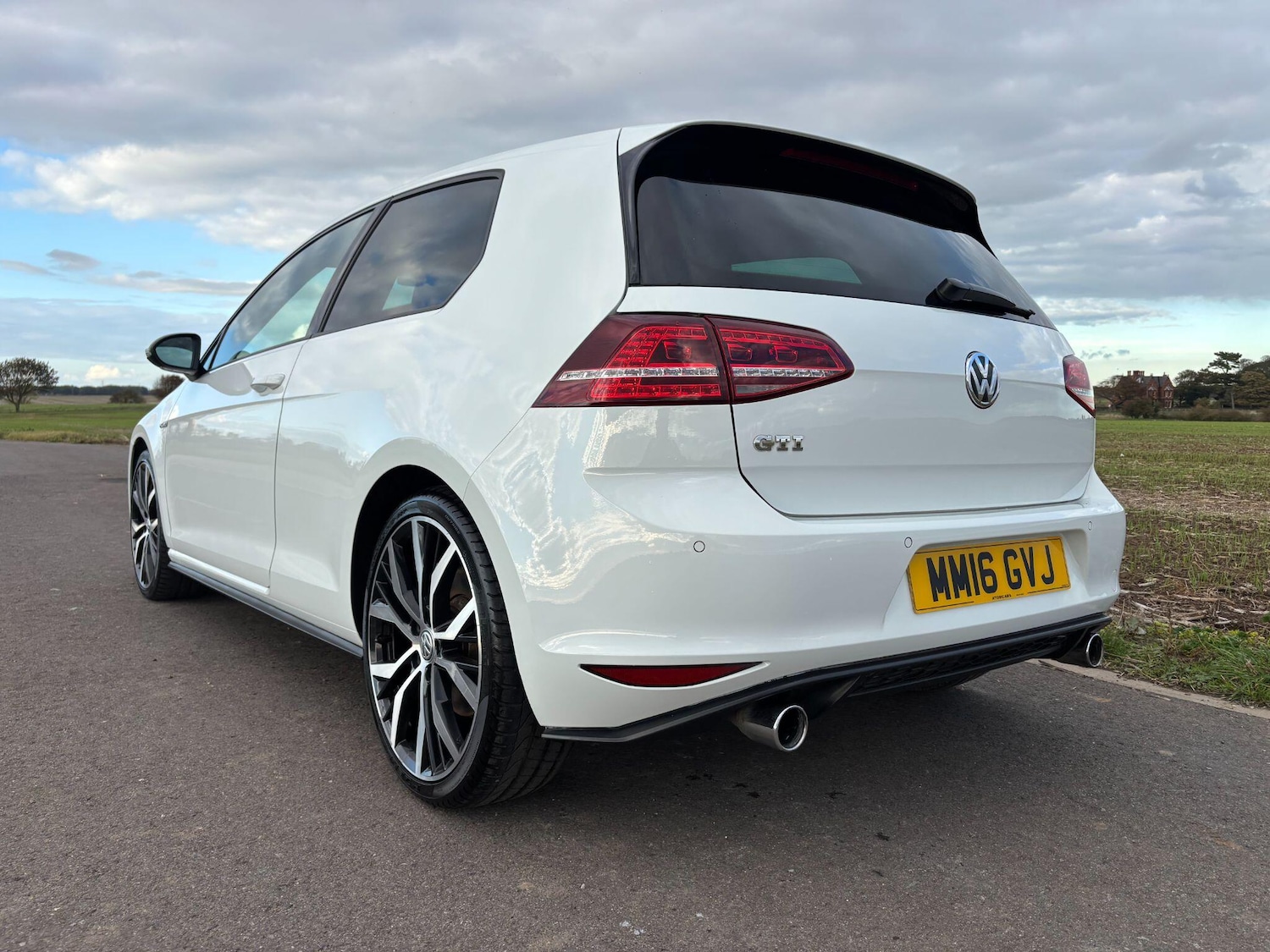 Used Volkswagen Golf 2016 for sale - 76398000: Photo 4