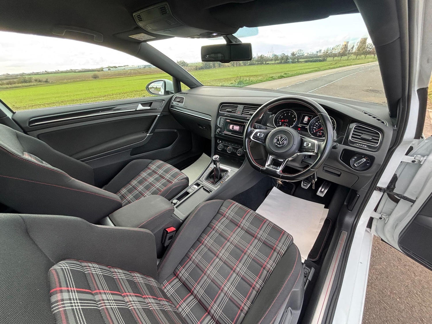 Used Volkswagen Golf 2016 for sale - 76398000: Photo 6