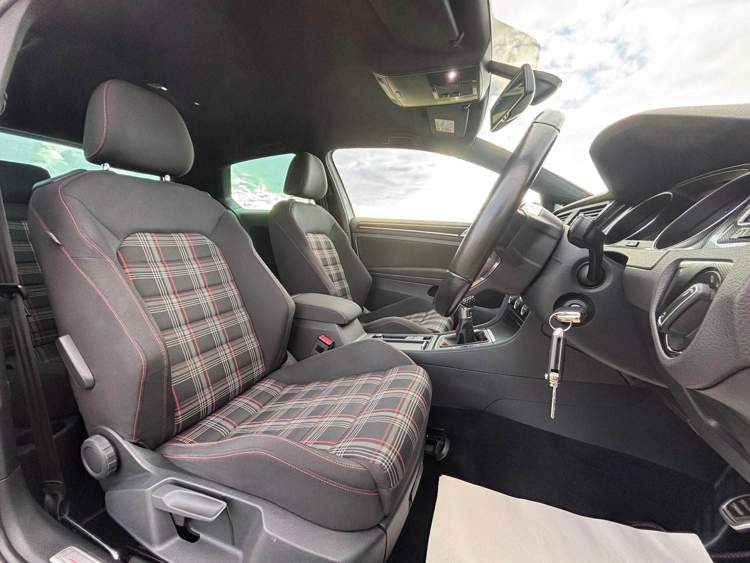 Used Volkswagen Golf 2016 for sale - 76398000: Photo 7