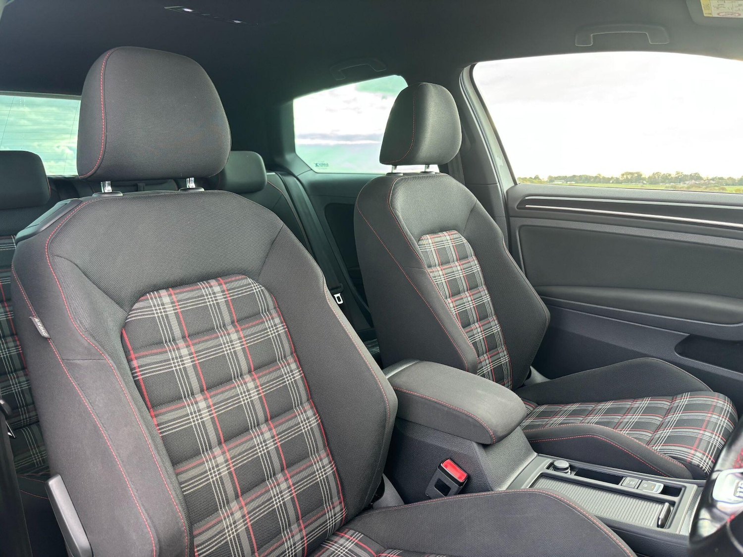 Used Volkswagen Golf 2016 for sale - 76398000: Photo 8