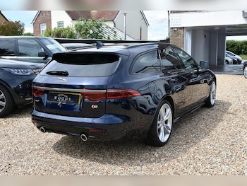 Used Jaguar XF 2019 for sale - 76171071: Photo 4