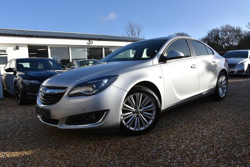 Used Vauxhall Insignia 2015 for sale - 76845882: Photo 1
