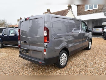 Used Renault Trafic 2018 for sale - 77792603: Photo