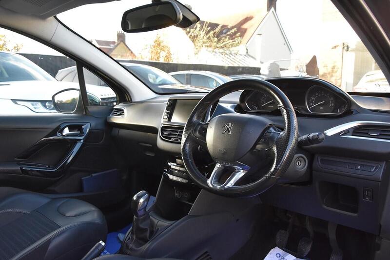 Used Peugeot 208 2014 for sale - 76906064: Photo 10