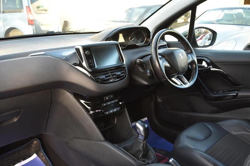 Used Peugeot 208 2014 for sale - 76906064: Photo 15