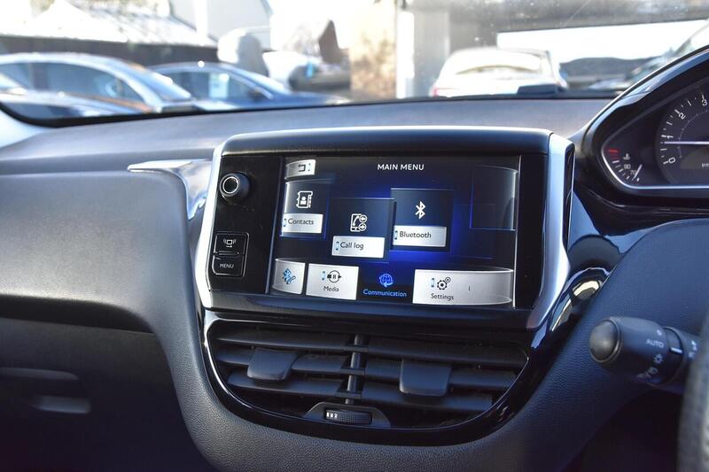 Used Peugeot 208 2014 for sale - 76906064: Photo 16