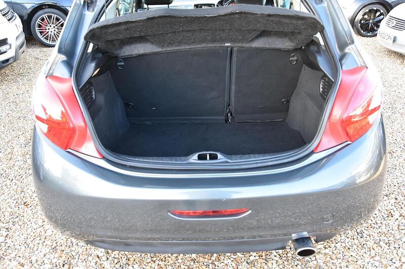 Used Peugeot 208 2014 for sale - 76906064: Photo 18