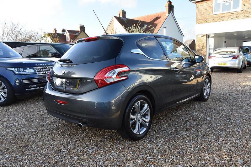Used Peugeot 208 2014 for sale - 76906064: Photo 4