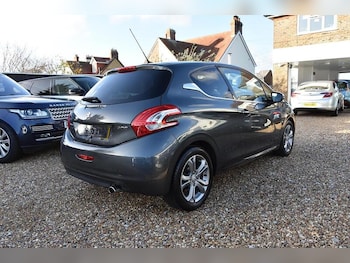Used Peugeot 208 2014 for sale - 76906064: Photo