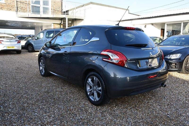 Used Peugeot 208 2014 for sale - 76906064: Photo 6