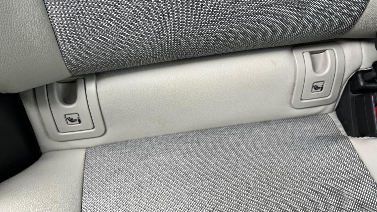 Used Toyota Yaris 2022 for sale - 76512285: Photo 37