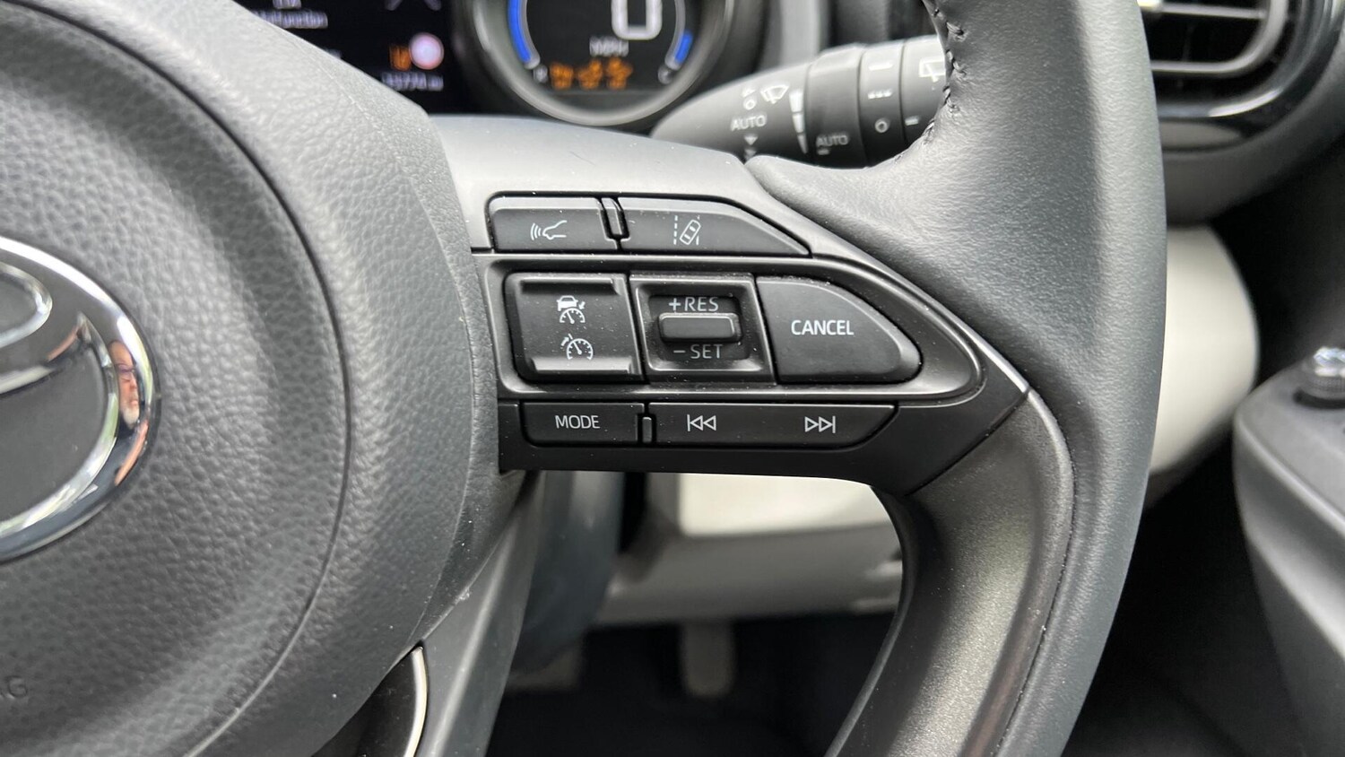 Used Toyota Yaris 2022 for sale - 76512285: Photo 38