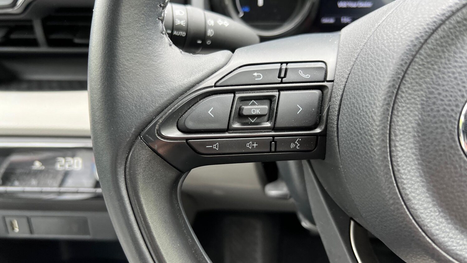 Used Toyota Yaris 2022 for sale - 76512285: Photo 39